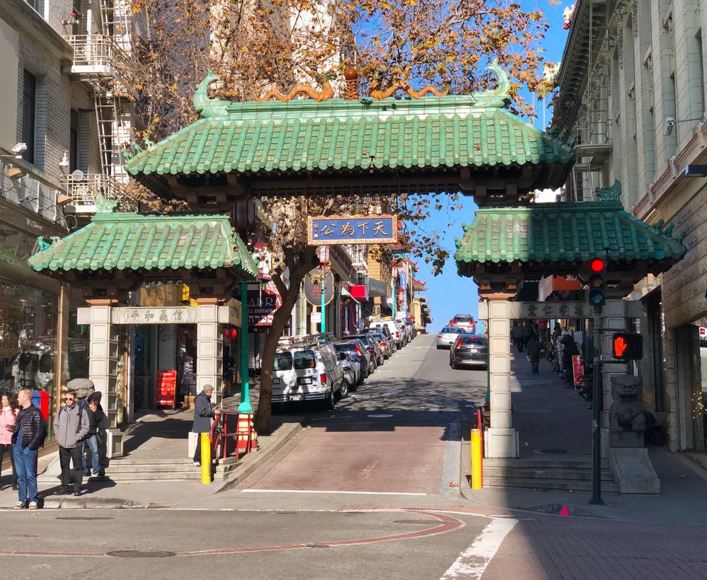 Chinatown Gate, better known as Dragon's Gate, is the southern entrance to San Francisco's Chinatown. It's an iconic symbol of Chinatown and totally worth seeing.