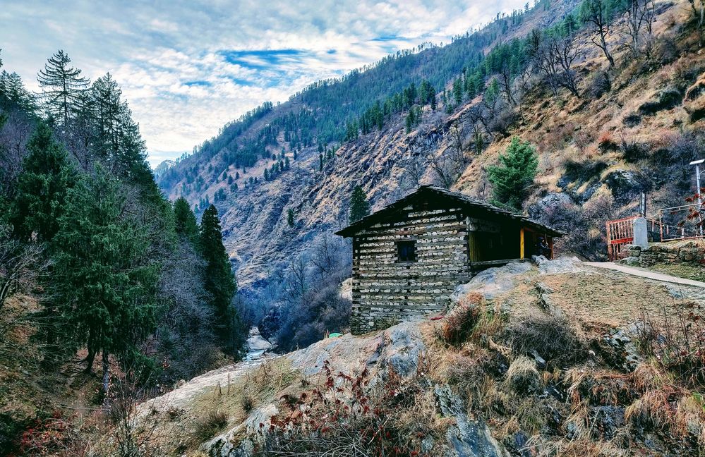 On the Edge - Kheerganga Trek, Himachal Pradesh, India