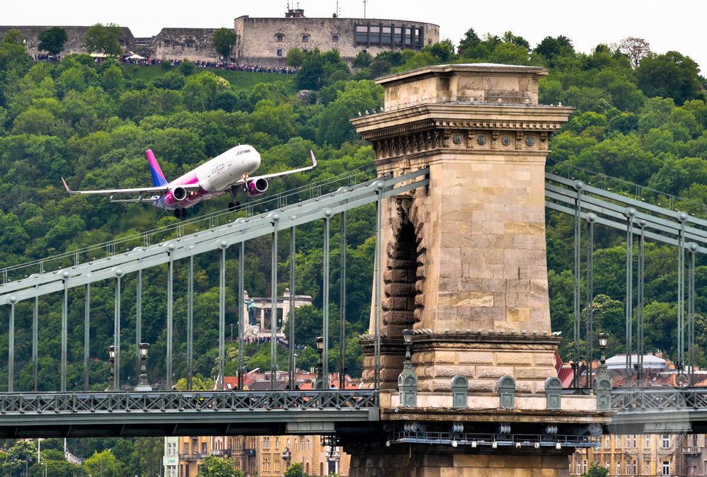 Airbus A321 (Wizz Air) and the Chain Bridge - The Great Race IV, Budapest, Hungary, 2016