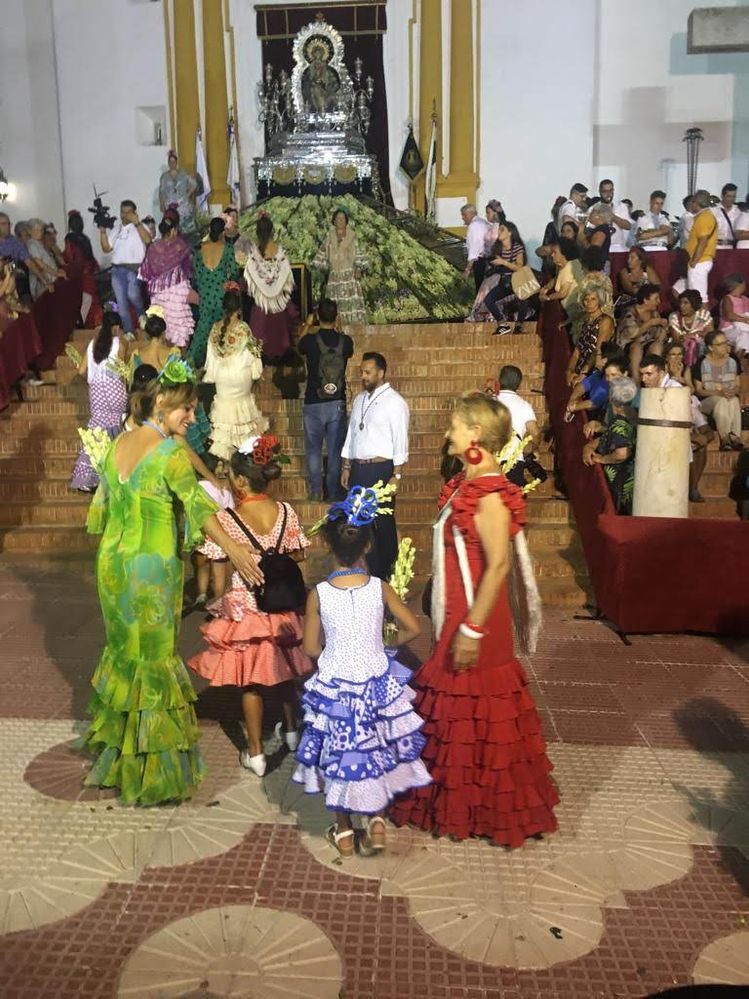 Caption: Ofrenda a la Virgen de las Angustias el 7 de Septiembre de 2019 en Ayamonte (photo taken by @AlejandraMaría´s father)