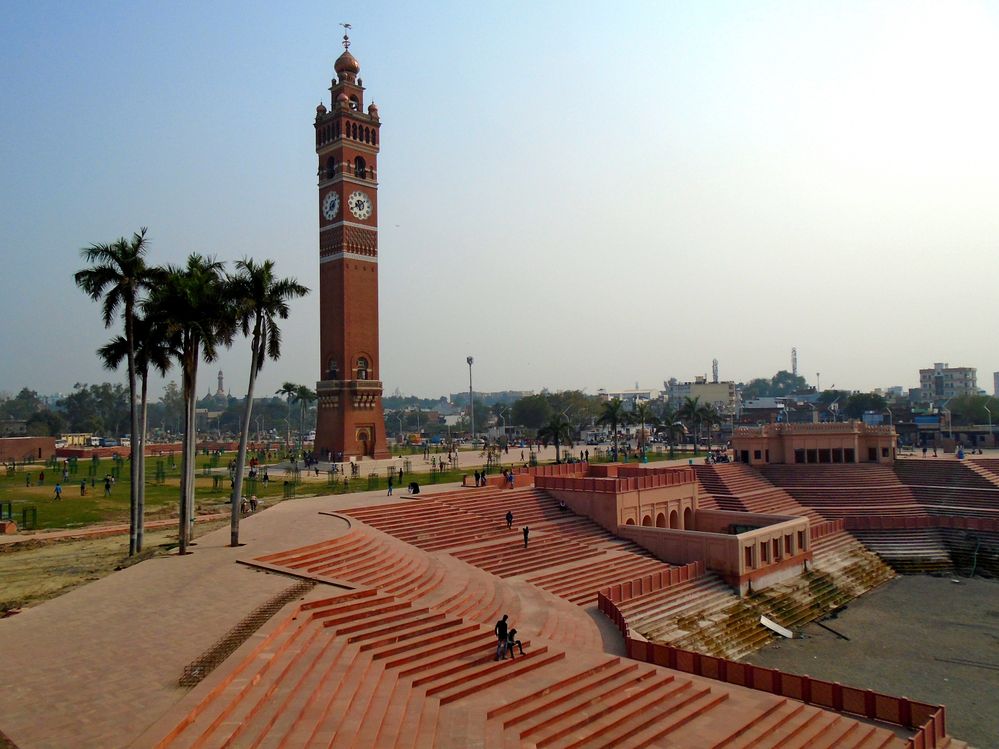 Picture of Hussainabad Clock Tower taken from the Picture Gallery