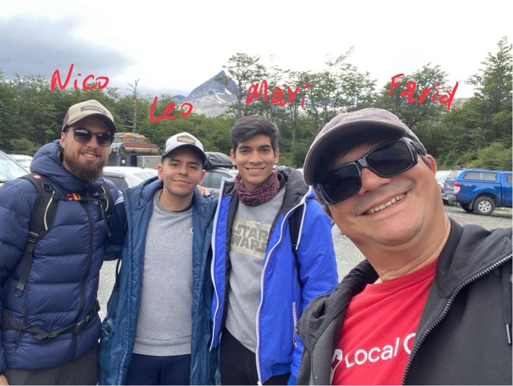 Caption: En el estacionamiento con Pato, Leo, Maxi y yo antes de salir - Ushuaia - Tierra del Fuego - Argentina (Local Guides @FaridMonti)