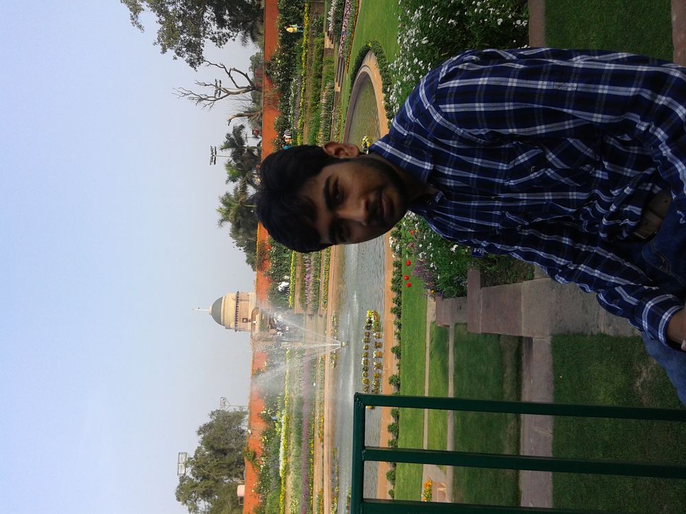 Rashid Jorvee Sitting at president house, Mughal Garden Delhi
