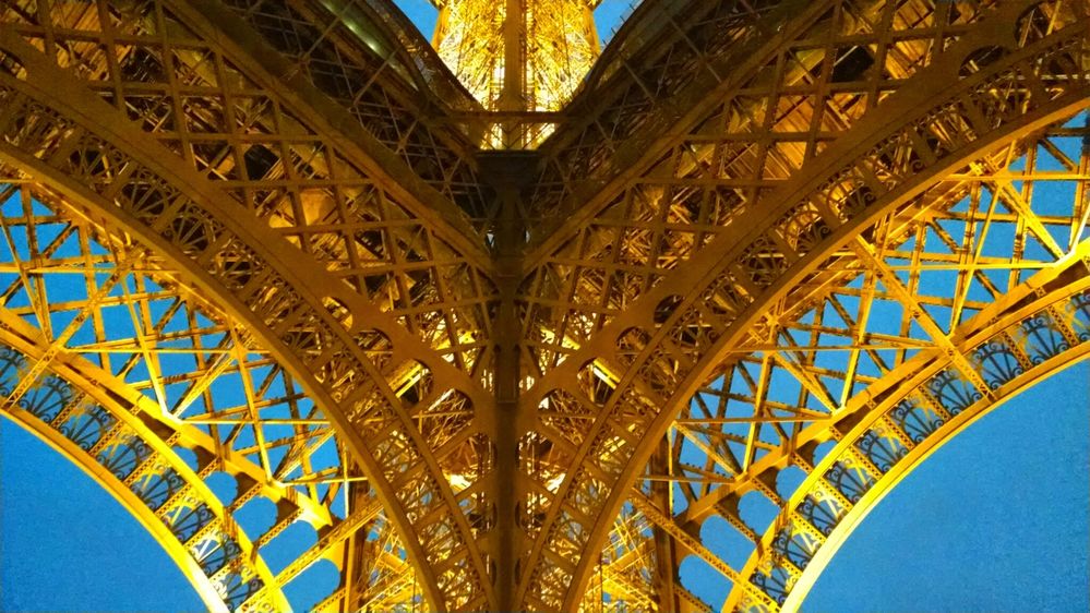 Tour Eiffel panti 2.jpg