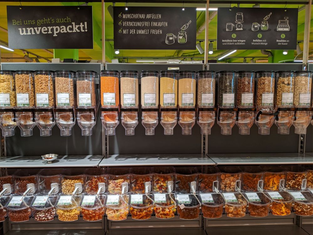 A picture of an organic supermarket where you can buy unpackaged foodstuff.