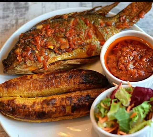 Bolé (smoked plantain, fish and pepper souse)