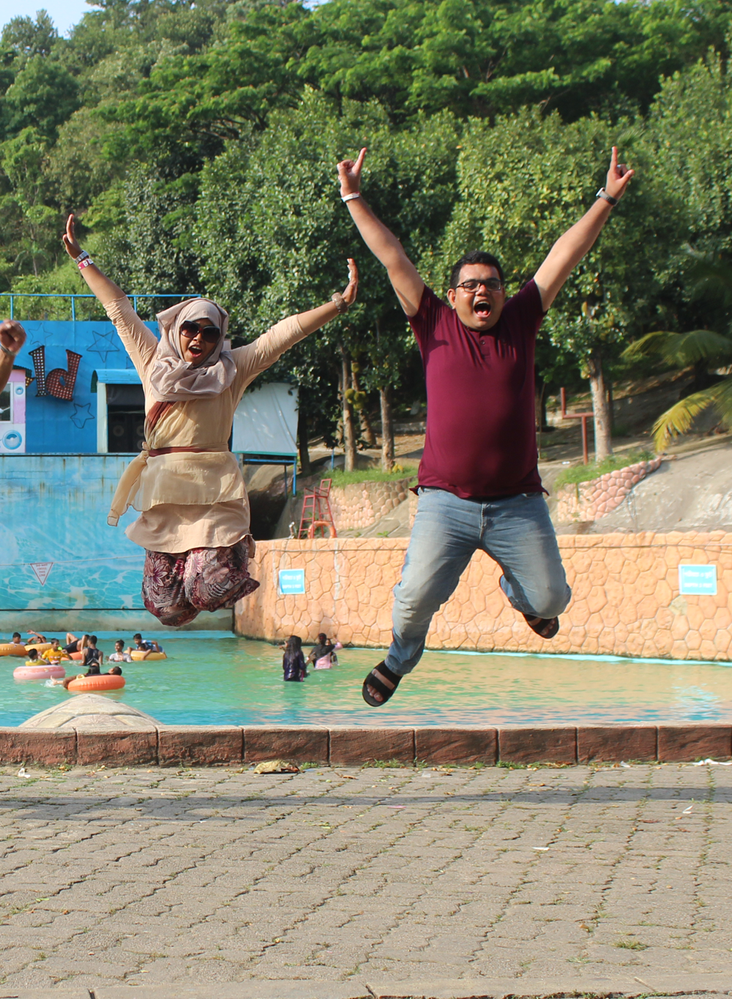 Local Guides Couple Jump