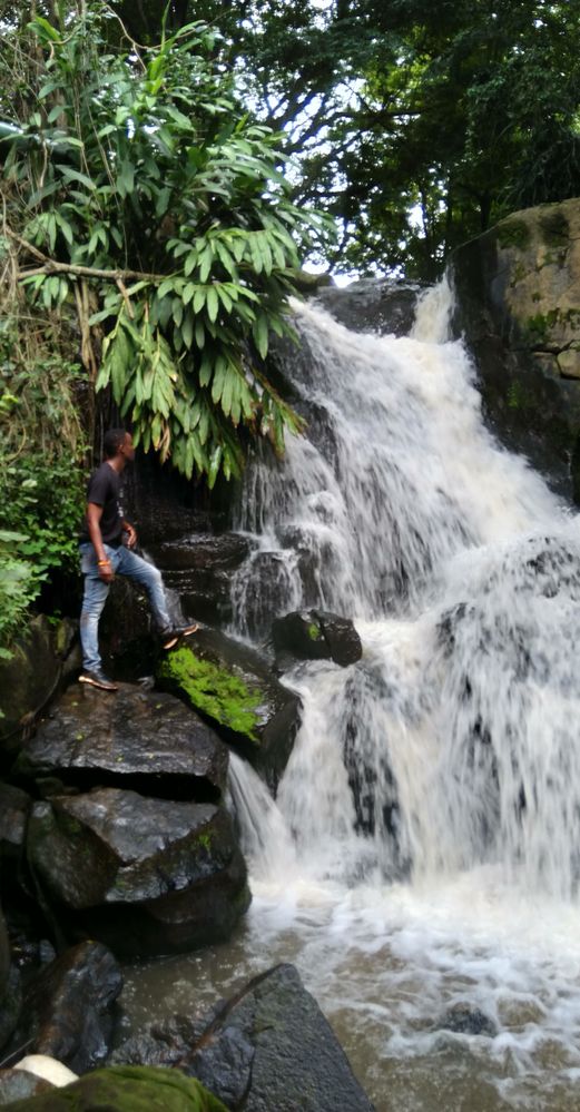 Waterfall at Oloolua Nature Trail, Nairobi, Kenya (Photo by RobAo)