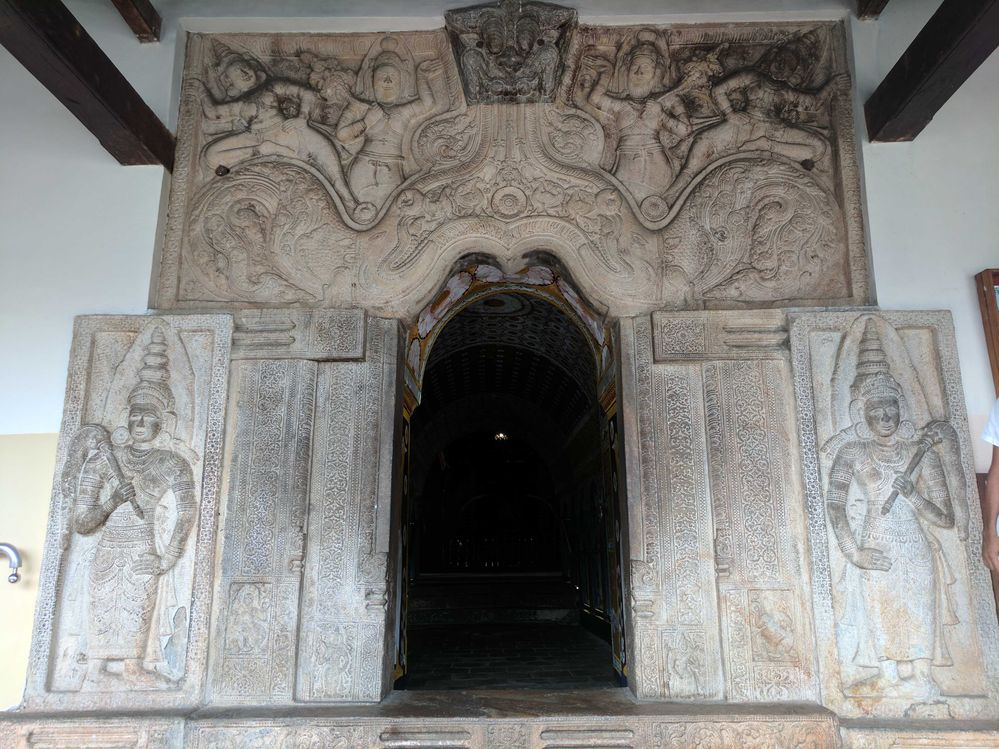 Sri Dalada Maligawa - Entrance side
