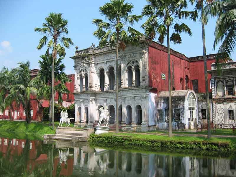 Ahsan Manzil at Dhaka,  This is the heritage building of the then jamindar of Jamalpur. It was built during the late eighteenth century by Sheik Enayet Ullah.